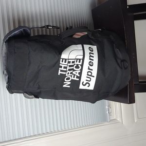 Black duffle bag medium to large handles & strap